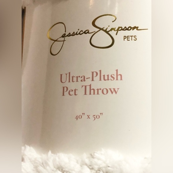 Jessica Simpson pet white faux fur cozy ultra plush pet throw blanket size 40x50 - Picture 5 of 14